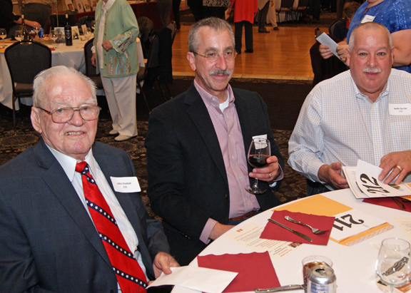 09LR DinnerAuction2017 guests