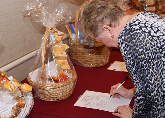 25LR DinnerAuction2017 auction