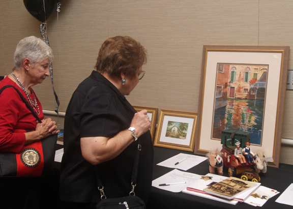 LR CHS DinnerAuction 2016 09 SilentAuction